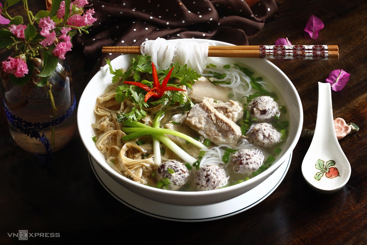 Bún sườn chua