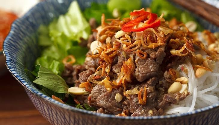 Bún bò trộn giấm
